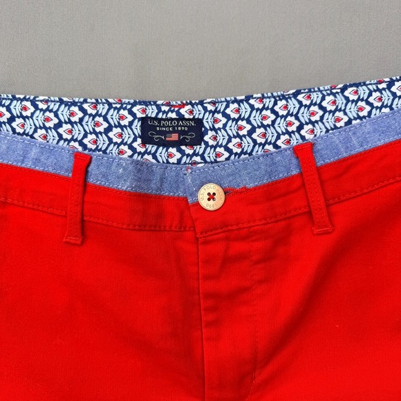 U.S. Polo Assn. Womens Red Chino Shorts Floral Trim Size 10/12 Casual 36W - Picture 3 of 16